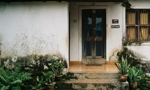 വീടുകളിൽ വെള്ളക്കെട്ടുണ്ടായാൽ ശ്രദ്ധിക്കേണ്ട കാര്യങ്ങൾ