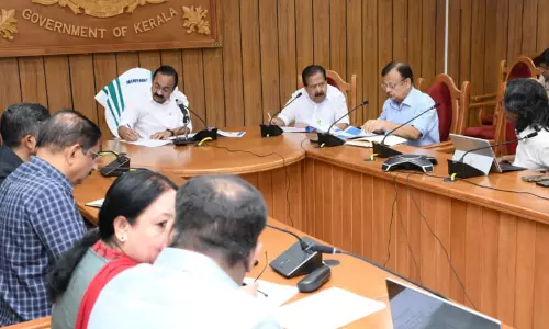 മഴക്കെടുതി: ജില്ലാ കലക്ടർമാരുടെ അടിയന്തര യോഗം വിളിച്ച് മുഖ്യമന്ത്രി