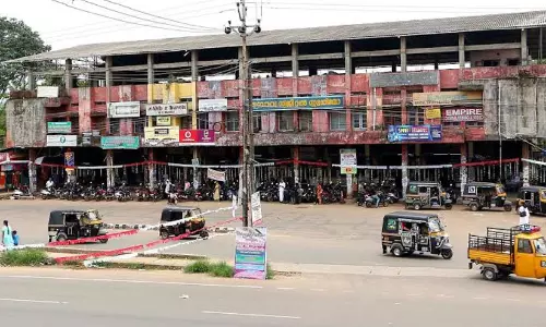 കൊ​യി​ലാ​ണ്ടി​യി​ൽ പ​ല സ്ഥ​ല​ങ്ങ​ളി​ലും വെ​ള്ളം ക​യ​റി