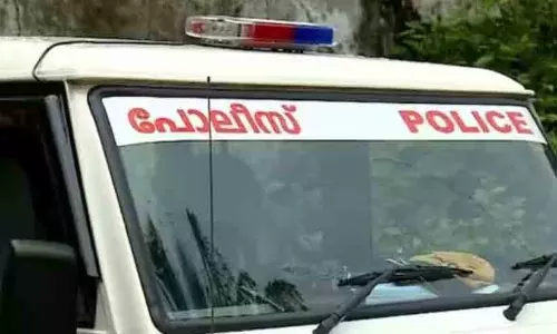 ആലപ്പുഴയിൽ മോഷണം; കണ്ണിൽ മുളക് പൊടി എറിഞ്ഞ് 15 പവൻ സ്വർണം കവർന്നു ആലപ്പുഴയിൽ മോഷണം; കണ്ണിൽ മുളക് പൊടി എറിഞ്ഞ് 15 പവൻ സ്വർണം കവർന്നു