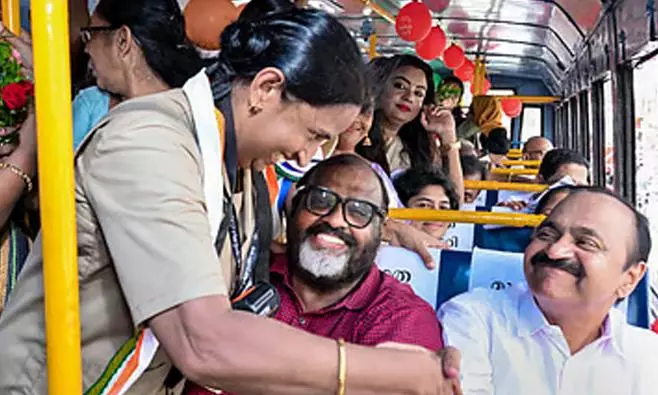 പ്രിയദർശിനിയിൽ കയറുന്ന സ്ത്രീകൾക്കെതിരെ മന്ത്രി സി.പി. ജോൺ: ‘കാശ് കുറഞ്ഞ ട്രാൻസ്പോർട്ടിൽ തള്ളിക്കയറും, കുട്ടികളെ ചേർക്കുന്നത് ഫീസ് കൊടുക്കുന്ന സ്വകാര്യ സ്കൂളിൽ’ പ്രിയദർശിനിയിൽ കയറുന്ന സ്ത്രീകൾക്കെതിരെ മന്ത്രി സി.പി. ജോൺ: ‘കാശ് കുറഞ്ഞ ട്രാൻസ്പോർട്ടിൽ തള്ളിക്കയറും, കുട്ടികളെ ചേർക്കുന്നത് ഫീസ് കൊടുക്കുന്ന സ്വകാര്യ സ്കൂളിൽ’