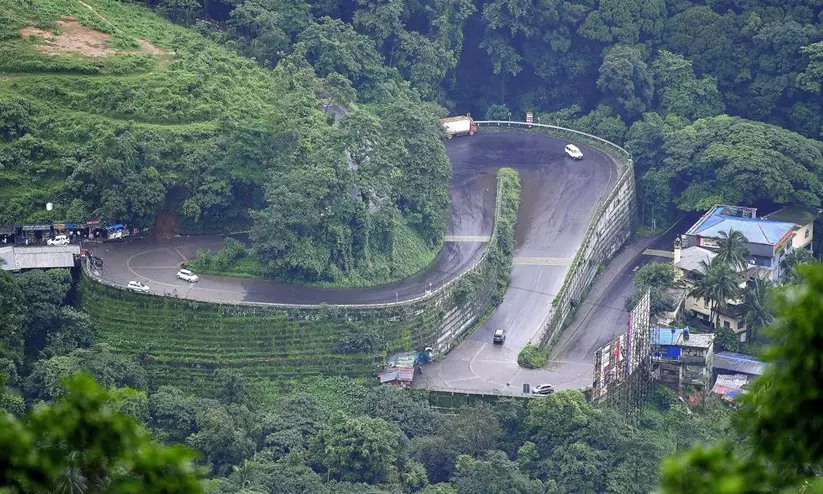 വയനാട്ടിലേക്ക് അത്യാവശ്യമല്ലാത്ത യാത്രകൾ ഒഴിവാക്കണം; അന്തർ സംസ്ഥാന യാത്രകൾക്കും നിയന്ത്രണം വയനാട്ടിലേക്ക് അത്യാവശ്യമല്ലാത്ത യാത്രകൾ ഒഴിവാക്കണം; അന്തർ സംസ്ഥാന യാത്രകൾക്കും നിയന്ത്രണം