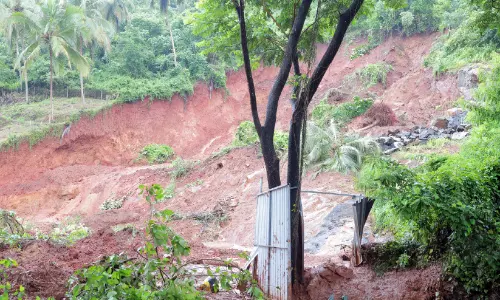 മണ്ണിടിച്ചിൽ: വൻ ദുരന്തം ഒഴിവായത് തലനാരിഴക്ക്