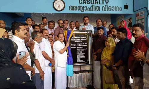 കൊണ്ടോട്ടി താലൂക്ക് ആശുപത്രിയിൽ പോളി ഡെന്റൽ ക്ലിനിക്ക് ആരംഭിച്ചു കൊണ്ടോട്ടി താലൂക്ക് ആശുപത്രിയിൽ പോളി ഡെന്റൽ ക്ലിനിക്ക് ആരംഭിച്ചു