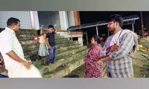 തെരുവുവാസത്തിന് വിട; ദ്വരയും കുടുംബവും നാടിന്റെ സ്നേഹത്തണലിലേക്ക്