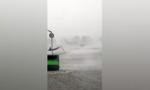 ഷാർജയിൽ കനത്ത മഴയും ആലിപ്പഴ വീഴ്ചയും