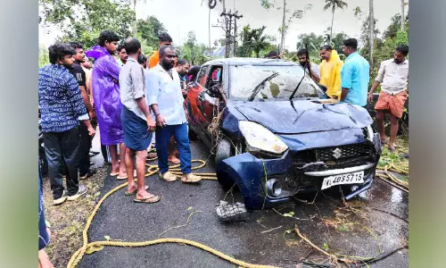 ഗൂഗ്ൾ മാപ്പ് ചതിച്ചു; കാർ ഒഴുക്കിൽപെട്ടു