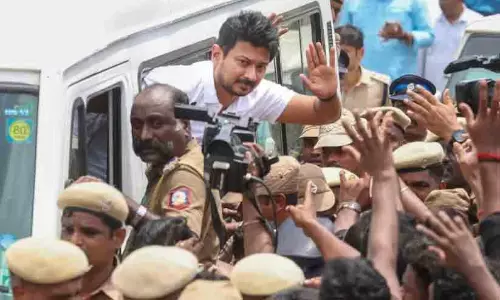 ഉദയനിധി സ്റ്റാലിനെ ചോദ്യം ചെയ്ത ശേഷം വിട്ടയച്ചു