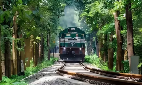 ഞങ്ങൾ ഓൺ ടൈം ആണ്; മുൻകരുതൽ ഫലം കണ്ടു, മഴയിലും മുടങ്ങാതെ റെയിൽവേ സർവിസുകൾ