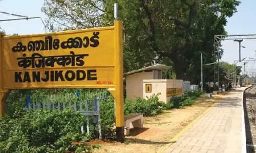 കഞ്ചിക്കോട് ഫാക്ടറി സ്വപ്നങ്ങൾ കുഴിച്ചുമൂടി; കേരളത്തിന് ചതിയുടെ തറക്കല്ല് കഞ്ചിക്കോട് ഫാക്ടറി സ്വപ്നങ്ങൾ കുഴിച്ചുമൂടി; കേരളത്തിന് ചതിയുടെ തറക്കല്ല്