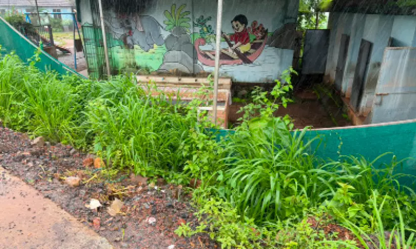 സ്കൂൾ മതിൽ പുനർനിർമിച്ചില്ല; ദേശീയപാത കമ്പനിക്കെതിരെ സമരത്തിനൊരുങ്ങി വിദ്യാർഥികളും രക്ഷിതാക്കളും സ്കൂൾ മതിൽ പുനർനിർമിച്ചില്ല; ദേശീയപാത കമ്പനിക്കെതിരെ സമരത്തിനൊരുങ്ങി വിദ്യാർഥികളും രക്ഷിതാക്കളും