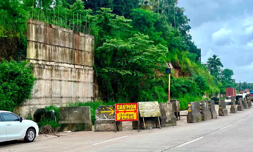 A protective wall erected at the halfway point of the Murad construction on the national highway A protective wall erected at the halfway point of the Murad construction on the national highway