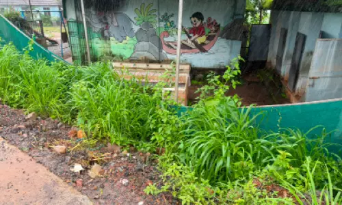 സ്കൂൾ മതിൽ പുനർനിർമിച്ചില്ല; ദേശീയപാത കമ്പനിക്കെതിരെ സമരത്തിനൊരുങ്ങി വിദ്യാർഥികളും രക്ഷിതാക്കളും