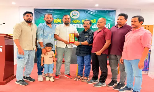 നാട്ടിലേക്ക് മടങ്ങുന്ന മുസ്തഫ കരിമ്പയ്ക്ക് യാത്രയയപ്പ് നൽകി നാട്ടിലേക്ക് മടങ്ങുന്ന മുസ്തഫ കരിമ്പയ്ക്ക് യാത്രയയപ്പ് നൽകി