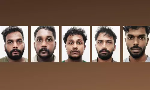 വീട്ടമ്മയെ വീട്ടിൽ കയറി ഭീഷണിപ്പെടുത്തിയ അഞ്ചുപേർ പിടിയിൽ