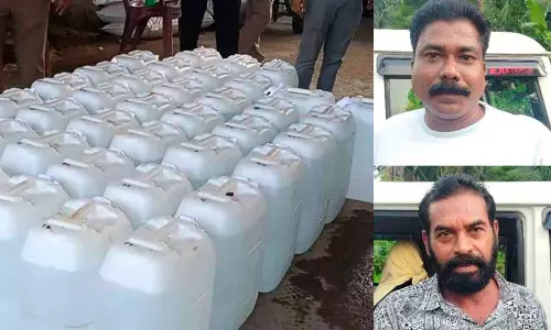 ഓണ വിപണി ലക്ഷ്യം,ചെറു കുപ്പികളിലാക്കി വിൽപ്പന; 1248 ലിറ്റർ സ്പിരിറ്റുമായി രണ്ട് പേർ എക്സൈസ് പിടിയിൽ