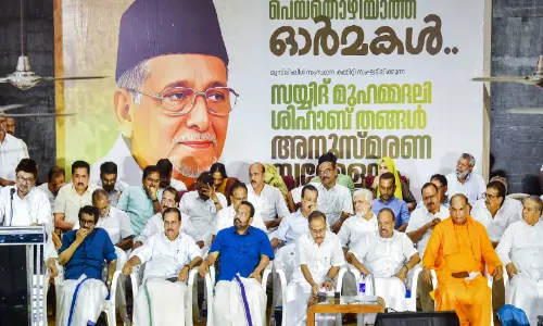 ശി​ഹാ​ബ് ത​ങ്ങ​ൾ എ​ല്ലാ മ​ത​ങ്ങ​ളു​ടെ​യും നേ​താ​വ്​ -സാ​ദി​ഖ​ലി ത​ങ്ങ​ള്‍
