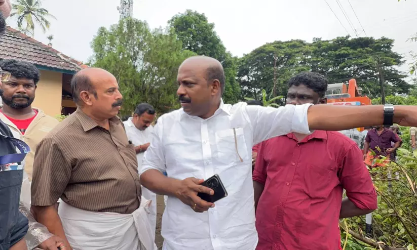 മന്ത്രി ലിജുവിനെതിരെ വ്യാജവാർത്ത: ഓൺലൈൻ പോർട്ടലിനെതിരെ ഡി.ജി.പിക്ക് പരാതി; അന്വേഷിക്കാൻ സൈബർ സെല്ലിന് നിർദേശം മന്ത്രി ലിജുവിനെതിരെ വ്യാജവാർത്ത: ഓൺലൈൻ പോർട്ടലിനെതിരെ ഡി.ജി.പിക്ക് പരാതി; അന്വേഷിക്കാൻ സൈബർ സെല്ലിന് നിർദേശം
