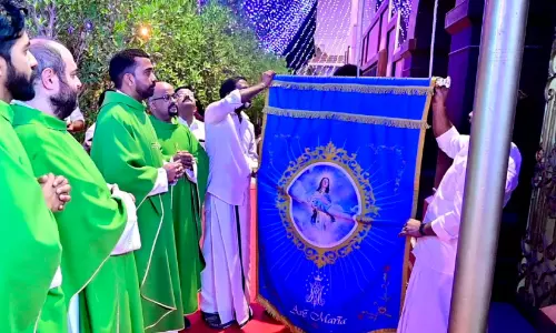 ഷാര്ജ സെന്റ് മൈക്കിള്സ് കത്തോലിക്കാ ദേവാലയത്തിൽ തിരുനാളാഘോഷം തുടങ്ങി ഷാര്ജ സെന്റ് മൈക്കിള്സ് കത്തോലിക്കാ ദേവാലയത്തിൽ തിരുനാളാഘോഷം തുടങ്ങി