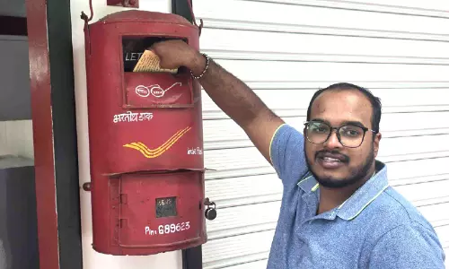 മഴക്കാല അവധിയിൽ കുരുന്നുകൾക്ക് കരുതലിന്റെ കത്തെഴുതി അധ്യാപകൻ മഴക്കാല അവധിയിൽ കുരുന്നുകൾക്ക് കരുതലിന്റെ കത്തെഴുതി അധ്യാപകൻ