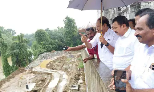 ആശുപത്രി നിർമാണം അശാസ്ത്രീയം; ഉദ്യോഗസ്ഥരെ വിളിപ്പിച്ച് മന്ത്രി