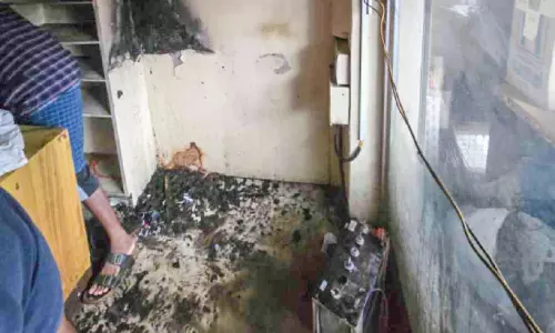 ചാലിശ്ശേരി വസ്ത്രവ്യാപാര സ്ഥാപനത്തിൽ തീപിടിത്തം; അര ലക്ഷം രൂപയുടെ നാശനഷ്ടം ചാലിശ്ശേരി വസ്ത്രവ്യാപാര സ്ഥാപനത്തിൽ തീപിടിത്തം; അര ലക്ഷം രൂപയുടെ നാശനഷ്ടം
