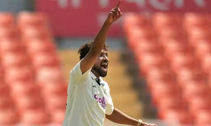ലങ്കൻ പര്യടനത്തിന് തുടക്കം; സന്നാഹ മത്സരത്തിൽ ഇന്ത്യയ്ക്ക് ബൗളിങ്, ഗില്ലിന് പരിക്ക്, നായകനായി കെ.എൽ രാഹുൽ ലങ്കൻ പര്യടനത്തിന് തുടക്കം; സന്നാഹ മത്സരത്തിൽ ഇന്ത്യയ്ക്ക് ബൗളിങ്, ഗില്ലിന് പരിക്ക്, നായകനായി കെ.എൽ രാഹുൽ