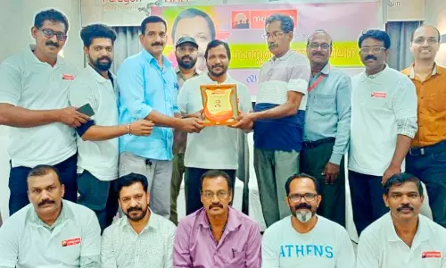 റസ്സൽ മഠത്തിപ്പറമ്പിലിന് നവോദയ യാത്രയയപ്പ് നൽകി റസ്സൽ മഠത്തിപ്പറമ്പിലിന് നവോദയ യാത്രയയപ്പ് നൽകി