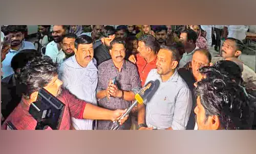 ഫ്ര​ഷ് ക​ട്ട് പ്ലാ​ന്‍റ്:അ​ട​ച്ചു പൂ​ട്ടാ​നു​ള്ള തീ​രു​മാ​ന​ത്തി​നു​പി​ന്നാ​ലെ ഹൈ​കോ​ട​തി സ്‌​റ്റേ; സ​മ​ര​മു​ഖ​ത്തേ​ക്ക് നാ​ട്