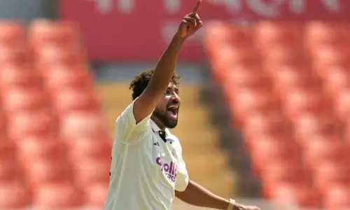 ലങ്കൻ പര്യടനത്തിന് തുടക്കം; സന്നാഹ മത്സരത്തിൽ ഇന്ത്യയ്ക്ക് ബൗളിങ്, ഗില്ലിന് പരിക്ക്, നായകനായി കെ.എൽ രാഹുൽ