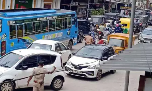 അഴിയാക്കുരുക്ക്...തലശ്ശേരിയിൽ ട്രാഫിക് സംവിധാനം താളം തെറ്റുന്നു