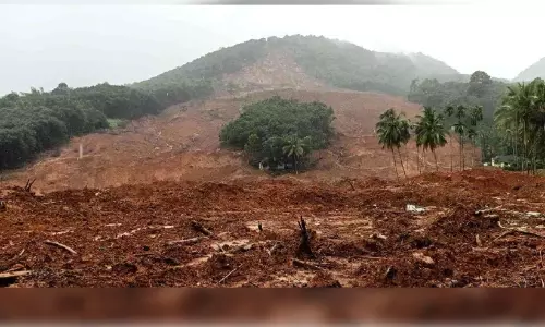 കവളപ്പാറയുടെ കണ്ണീരിന് ഏഴാണ്ട് കവളപ്പാറയുടെ കണ്ണീരിന് ഏഴാണ്ട്