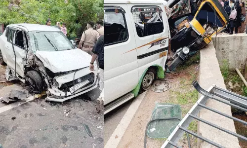 വൻ അ​പ​ക​ട​ത്തി​ൽ ന​ടു​ങ്ങി പാ​റേ​മ്പാ​ടം; പ​രി​ക്കേ​റ്റ​ത് 17 പേ​ർ​ക്ക്