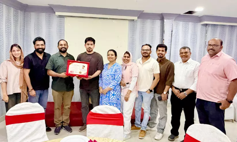 ഗൾഫ്മാധ്യമം സോഷ്യൽ മീഡിയ കോഓഡിനേറ്റർ അമീർ സാദിഖിന് യാത്രയയപ്പ് നൽകി ഗൾഫ്മാധ്യമം സോഷ്യൽ മീഡിയ കോഓഡിനേറ്റർ അമീർ സാദിഖിന് യാത്രയയപ്പ് നൽകി