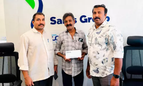 പ​ക്ഷാ​ഘാ​തം വ​ന്ന് ത​ള​ർ​ന്ന ത​മി​ഴ്‌​നാ​ട് സ്വ​ദേ​ശി കെ.​എം.​സി.​സി സ​ഹാ​യ​ത്തോ​ടെ നാ​ട്ടി​ലെ​ത്തി