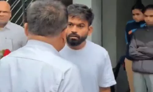 സുരക്ഷാ ഉദ്യോഗസ്ഥന്റെ മോശം പെരുമാറ്റം; എസ്.ഐയെ മാറ്റണമെന്ന് അഭിജീത് ദിപ്കെ സുരക്ഷാ ഉദ്യോഗസ്ഥന്റെ മോശം പെരുമാറ്റം; എസ്.ഐയെ മാറ്റണമെന്ന് അഭിജീത് ദിപ്കെ