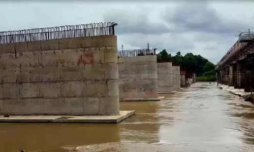 ജലനിരപ്പ് ഉയർന്നു, ഭാരതപ്പുഴ കേന്ദ്രീകരിച്ചുള്ള നിർമാണ പ്രവൃത്തികൾ നിർത്തി ജലനിരപ്പ് ഉയർന്നു, ഭാരതപ്പുഴ കേന്ദ്രീകരിച്ചുള്ള നിർമാണ പ്രവൃത്തികൾ നിർത്തി