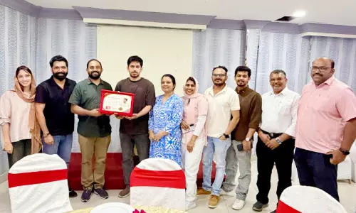 ഗൾഫ്മാധ്യമം സോഷ്യൽ മീഡിയ കോഓഡിനേറ്റർ അമീർ സാദിഖിന് യാത്രയയപ്പ് നൽകി