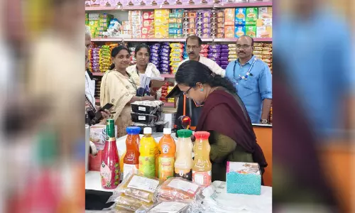 ഓണം പ്രമാണിച്ച് പരിശോധന; ഹോട്ടൽ അടപ്പിച്ചു, കടകൾക്കെതിരെ നടപടി