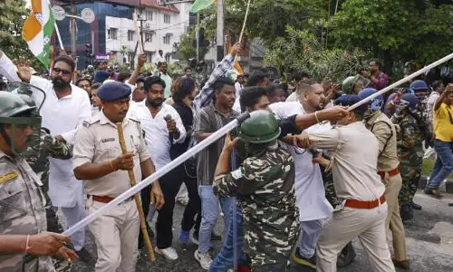 ജാർഖണ്ഡിൽ മുഖ്യമന്ത്രിയുടെ വസതിക്ക് മുന്നിൽ സംഘർഷം; പൊലീസും പ്രതിഷേധക്കാരും ഏറ്റുമുട്ടി, എട്ടുപേർ കസ്റ്റഡിയിൽ ജാർഖണ്ഡിൽ മുഖ്യമന്ത്രിയുടെ വസതിക്ക് മുന്നിൽ സംഘർഷം; പൊലീസും പ്രതിഷേധക്കാരും ഏറ്റുമുട്ടി, എട്ടുപേർ കസ്റ്റഡിയിൽ