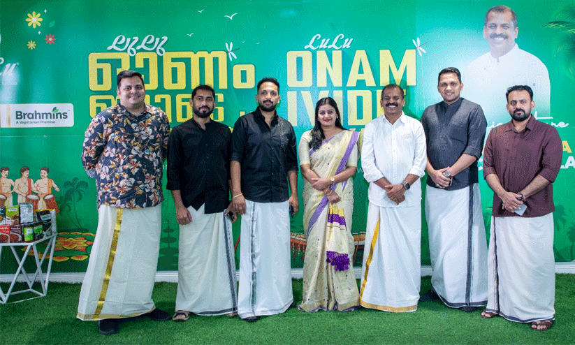 ഷെഫ് പിള്ളയുടെ സിഗ്നേച്ചർ ഓണസദ്യയൊരുക്കി ലുലു സൗദി ഹൈപ്പർമാർക്കറ്റ്; ഓൺലൈൻ ബുക്കിങ്ങിന് പ്രത്യേക ഓഫറുകൾ ഷെഫ് പിള്ളയുടെ സിഗ്നേച്ചർ ഓണസദ്യയൊരുക്കി ലുലു സൗദി ഹൈപ്പർമാർക്കറ്റ്; ഓൺലൈൻ ബുക്കിങ്ങിന് പ്രത്യേക ഓഫറുകൾ