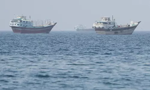 ഹുർമുസിൽ അഡ്നോക് കപ്പലിന് നേരെ മിസൈലാക്രമണം