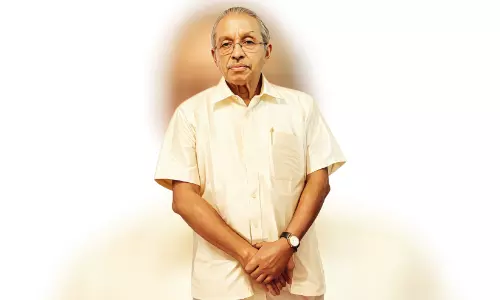 എന്തിനേ കൊട്ടിയടക്കുന്നു കാലമെൻ ഇന്ദ്രിയ ജാലകങ്ങൾ എന്തിനേ കൊട്ടിയടക്കുന്നു കാലമെൻ ഇന്ദ്രിയ ജാലകങ്ങൾ