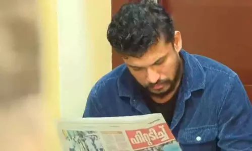 കടലില്‍ കാണാതായവരെ കിട്ടിയോ?... കസ്റ്റഡിയിലും കൂസാതെ അർജുൻ ആയങ്കി, സർക്കാറിനെതിരെ പരിഹാസം
