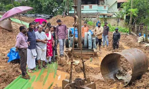 ഓ​ട്ടു​പാ​റ പു​തി​യ പാ​ല​ത്തി​ന്റെ പൈ​ലി​ങ് ആ​രം​ഭി​ച്ചു