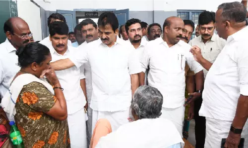 ദുരിതബാധിതർക്ക് ആശ്വാസവുമായി മന്ത്രിമാരും എം.പിയും
