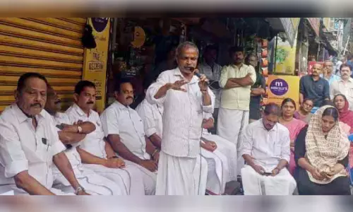 പഞ്ചായത്ത് പ്രസിഡന്റിനെ ഓഫിസിൽ കയറി ഭീഷണിപ്പെടുത്തിയെന്ന് പരാതി പഞ്ചായത്ത് പ്രസിഡന്റിനെ ഓഫിസിൽ കയറി ഭീഷണിപ്പെടുത്തിയെന്ന് പരാതി