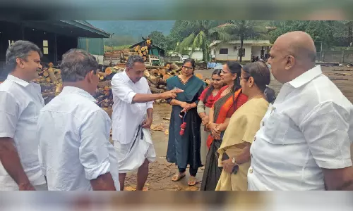 മലങ്കര ജലാശയത്തിലെ രാസമാലിന്യം; പ്ലൈവുഡ് ഫാക്ടറിക്ക് സ്റ്റോപ് മെമ്മോ നൽകി മലങ്കര ജലാശയത്തിലെ രാസമാലിന്യം; പ്ലൈവുഡ് ഫാക്ടറിക്ക് സ്റ്റോപ് മെമ്മോ നൽകി