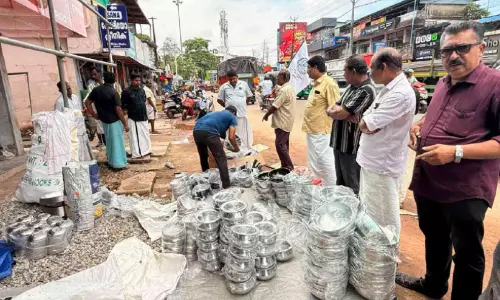അന്തർസംസ്ഥാനക്കാരുടെ വഴിയോര കച്ചവടം തടഞ്ഞു