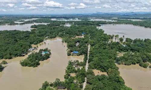 അസമിൽ പ്രളയനാശനഷ്ട സർവേ; അർഹരായ കുടുംബങ്ങൾക്ക് 3.5 ലക്ഷം രൂപ വരെ ധനസഹായം